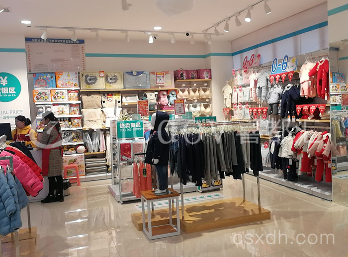 服装展柜案例