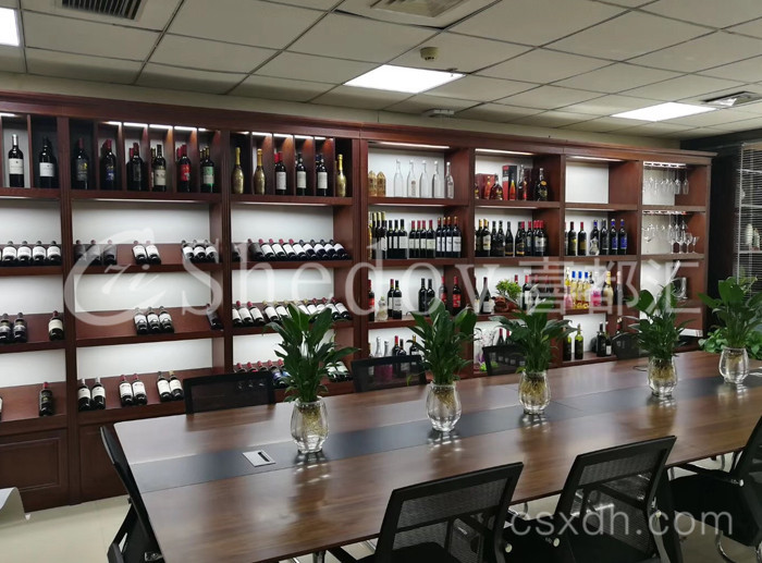 烟酒展柜案例